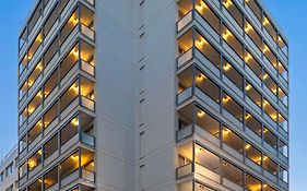 דייב רד אתונה, מבית מלונות בראון